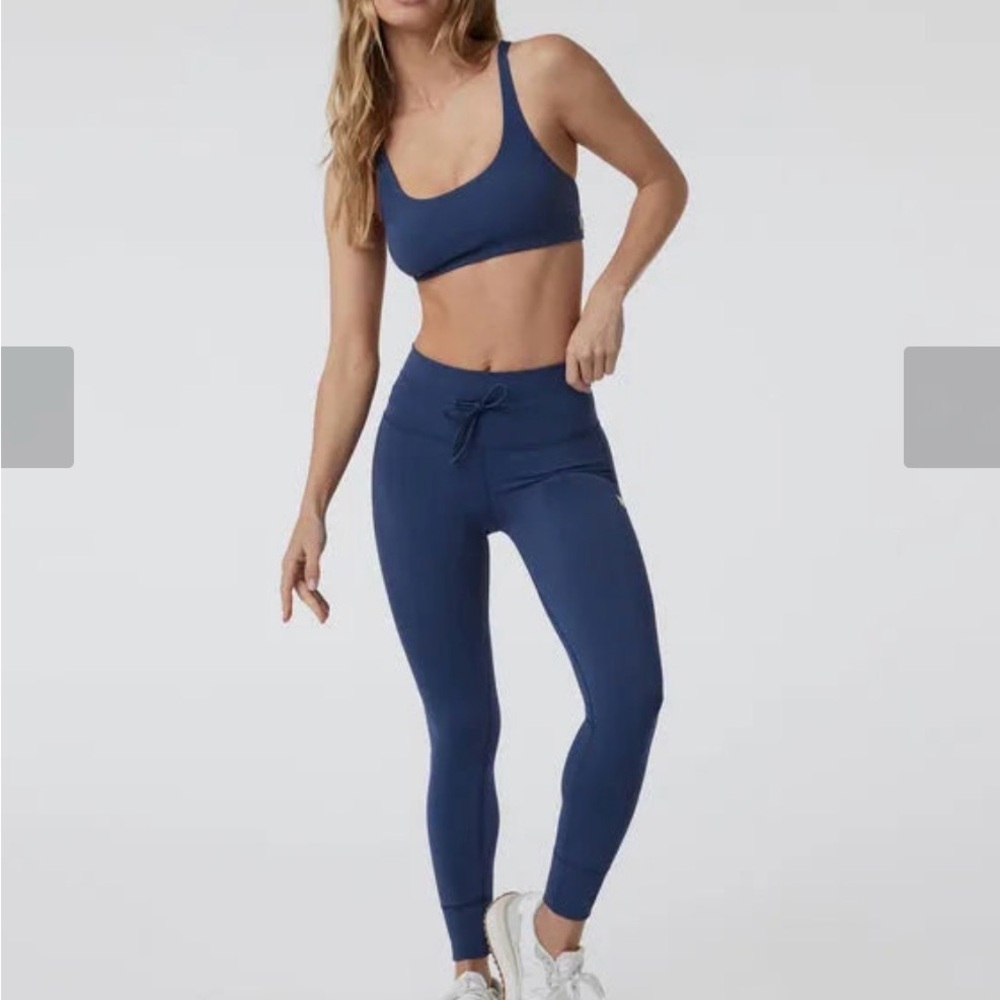 Vuori Women’s Yosemite Blue Sports Bra and Leggings Set - UNWORN